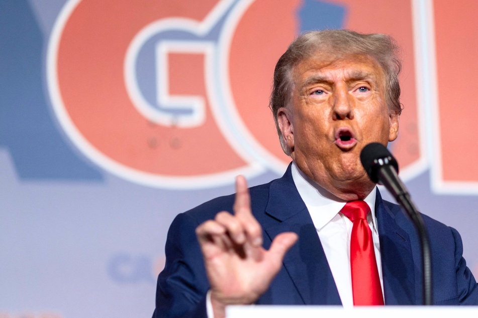 Trump tells his Californian supporters to shoot looters