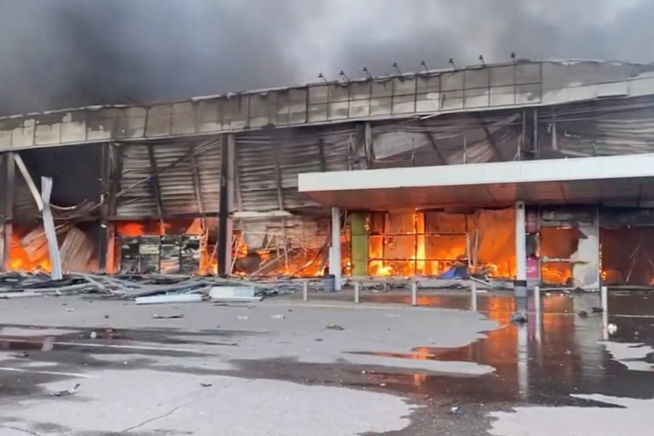 Ukraine war: Russia bombs busy shopping mall full of civilians