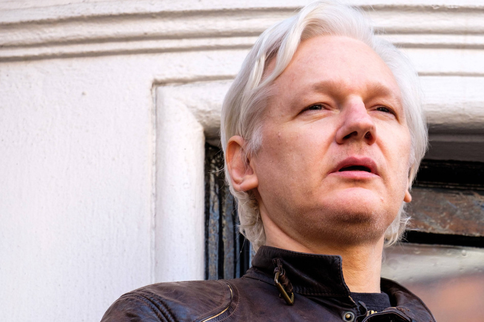 Pressure builds for WikiLeaks founder Julian Assange to be released