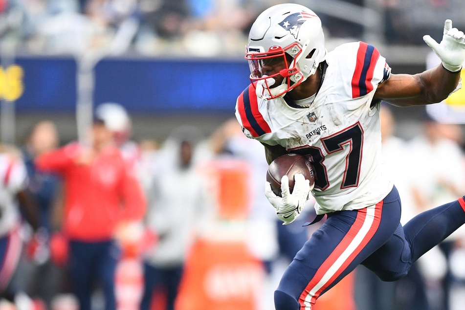NFL: The Patriots rush their way past the Bills to stay atop the AFC East