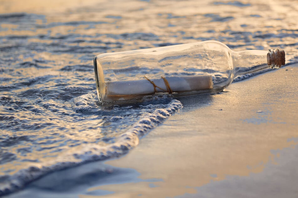 50-year-old message in a bottle gets returned to its author: "It seems very miraculous"