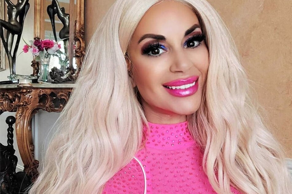 "Human Barbie" sells her ova for an eggs-orbitant price