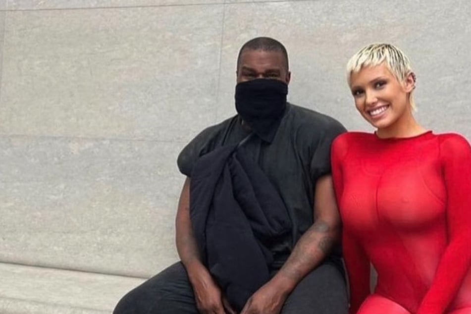 When Bianca Censori (r.) is away from Kanye West and the cameras, her style reportedly goes "back to normal."