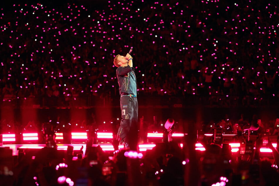 Chris Martin certainly didn't expect this during his show!