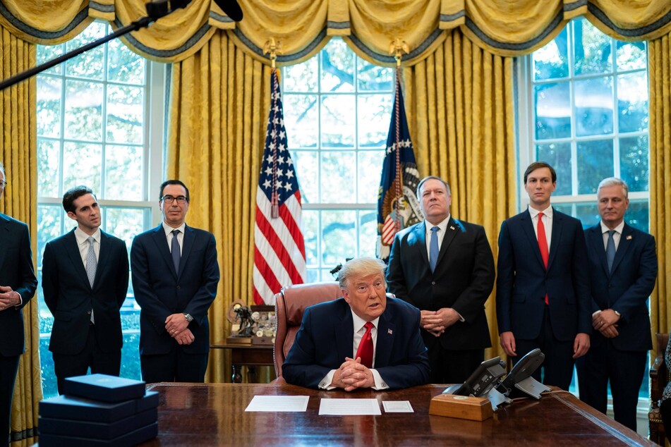 The documents Meadows (r.) already provided show a deep entanglement in the Trump team's attempts to subvert the 2020 election results.