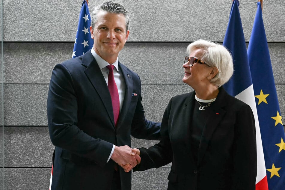 Hegseth met with French Minister of the Armed Forces and Veterans Catherine Vautrin (r.) on Saturday.