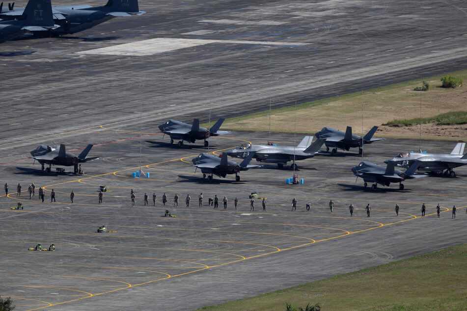 US military buildup in the Caribbean continues as President Donald Trump threatens the country with war.