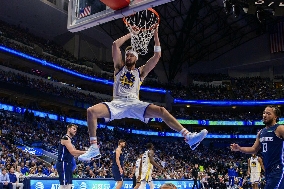 NBA Playoffs: Warriors close in on sweep with road win in Dallas