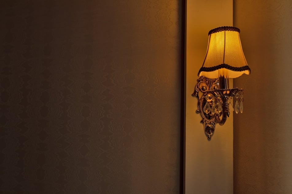 The word originally comes from a play called Gas light by Patrick Hamilton about a man who tries to make his wife believe that she's going insane by messing with the gaslights in the house.