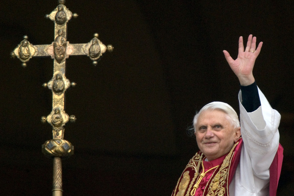 Benedict XVI, first pope in centuries to resign, passes away