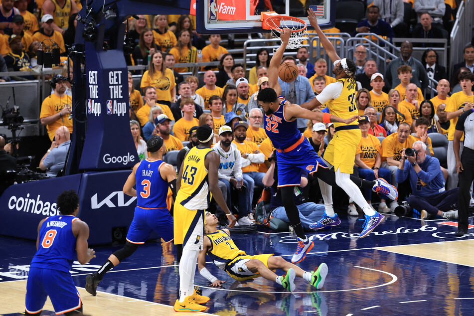 Karl-Anthony Towns (c.) led the New York Knicks to a comeback win against the Indiana Pacers to stay alive in the Eastern Conference Finals.