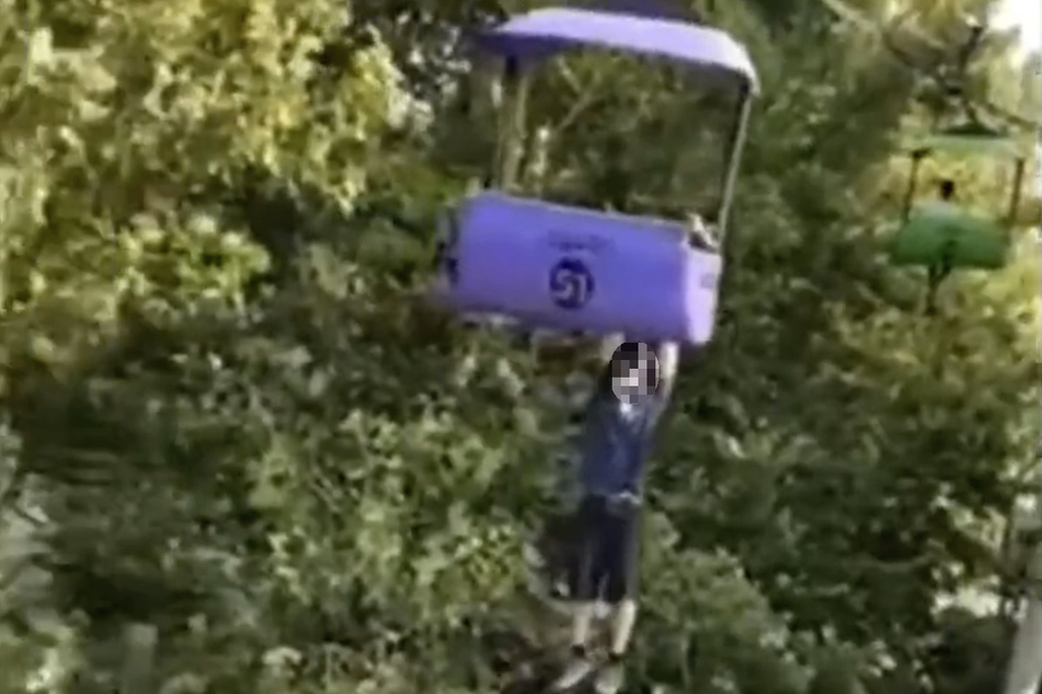 The last moments before the man plummeted 50 feet to the ground.