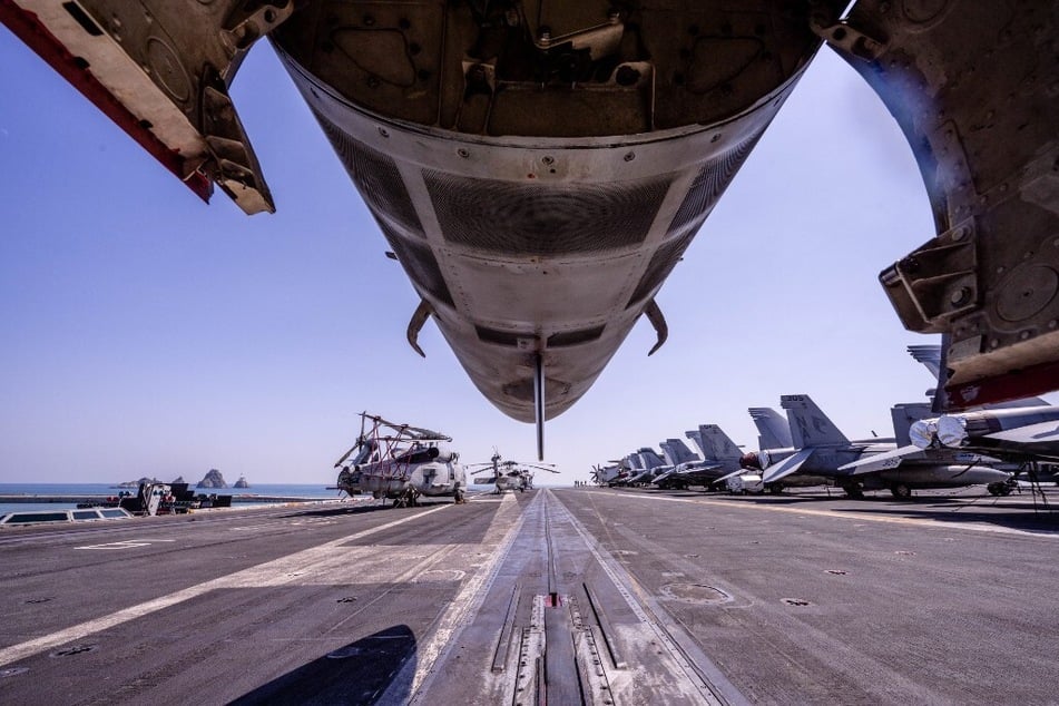 US starts joint naval maneuvers with South Korea and Japan
