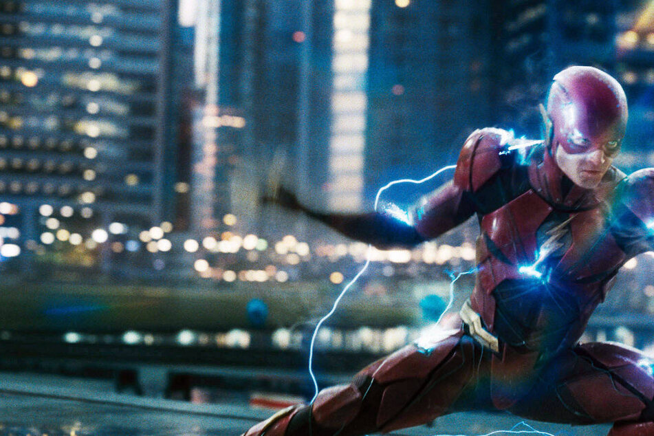 The Flash: Michael Keaton, Supergirl, and more stun fans in official trailer!