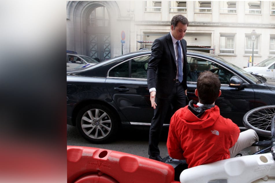 How to avoid hitting a cyclist with your car door