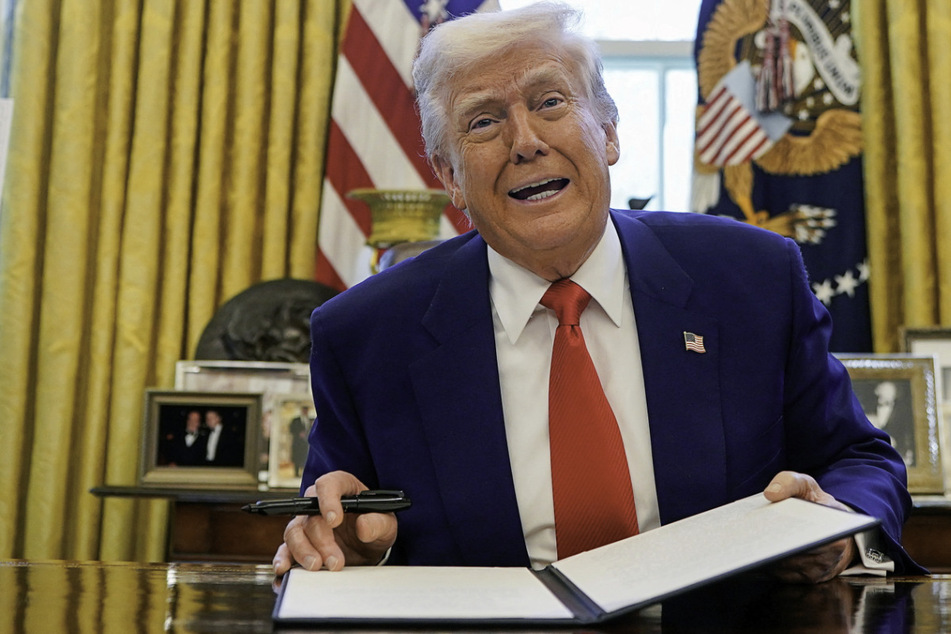 Trump signs executive order to "make America's showers great again"