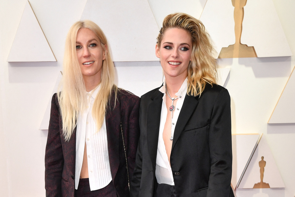 The wedding bells have rung for Twilight star Kristen Stewart, who reportedly said "I do" to her fiancée, Dylan Meyer (l.), over the weekend.