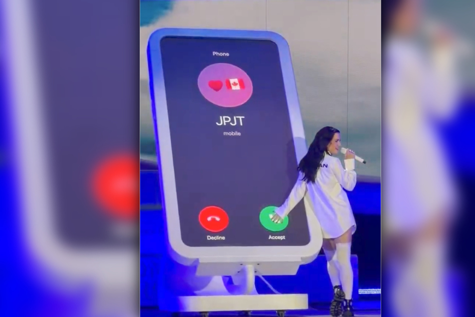 Katy Perry answered Justin Trudeau's call with a smile.