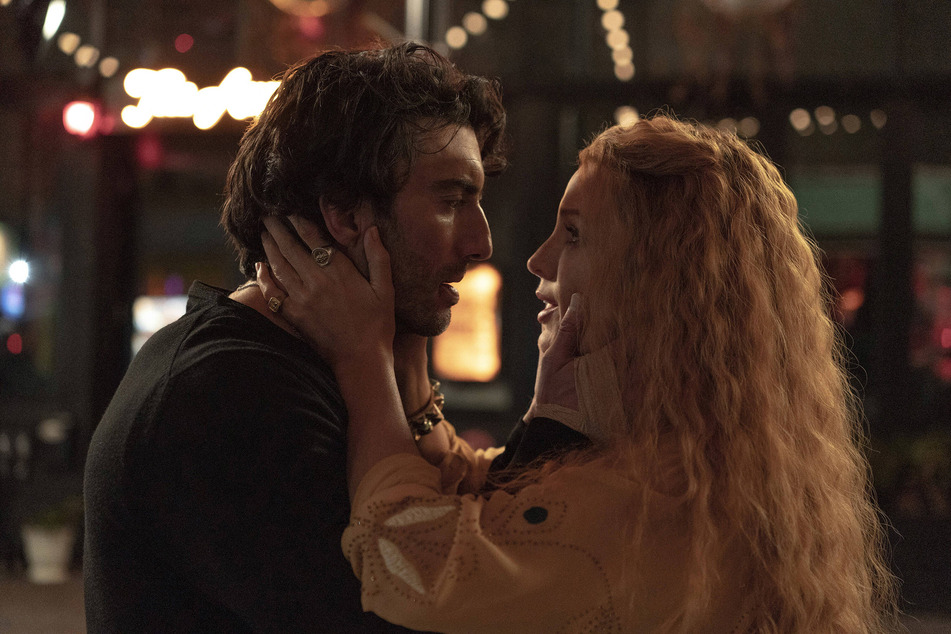 Justin Baldoni (l.) called his ordeal with Blake Lively a "brutal experience" while an insider for Lively has hit back at the newly released messages.