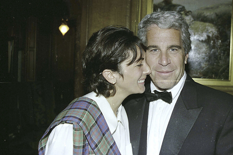Some of the associates, accomplices, and victims of Jeffrey Epstein (r.) will be made revealed after a New York judge issued a ruling.