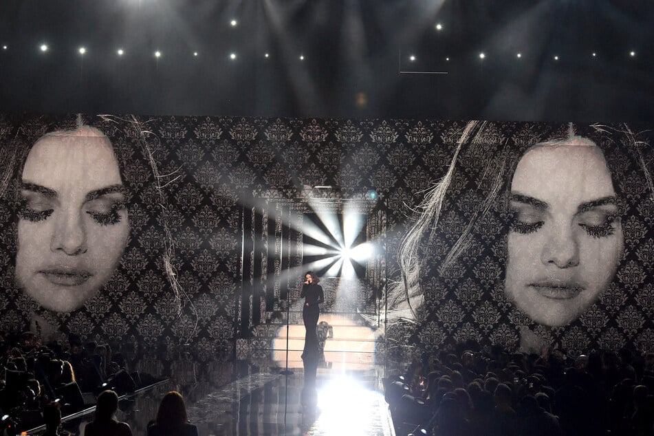 Selena Gomez performed Lose You to Love Me at the 2019 American Music Awards in Los Angeles.
