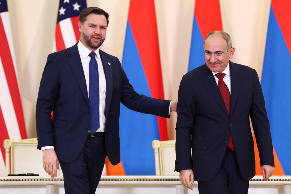 Vice President JD Vance (L) and Armenian Prime Minister Nikol Pashinyan (R) arrive to give a press conference following their meeting in Yerevan on Monday.