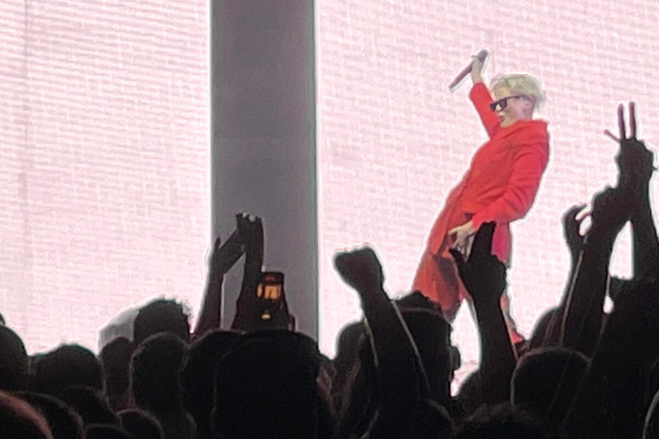 Betty Who lights up New York with the BIG! Tour