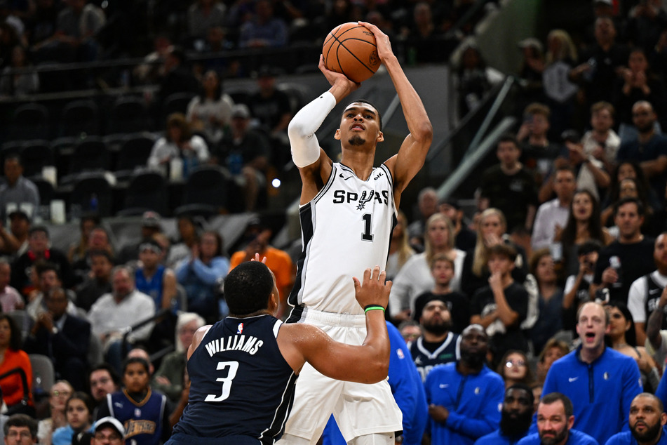 Victor Wembanyama's big NBA debut spoiled as Mavs overpower Spurs