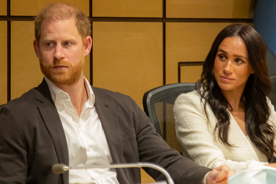 Prince Harry and Meghan Markle meet Syrian refugees and Palestinian children in Jordan