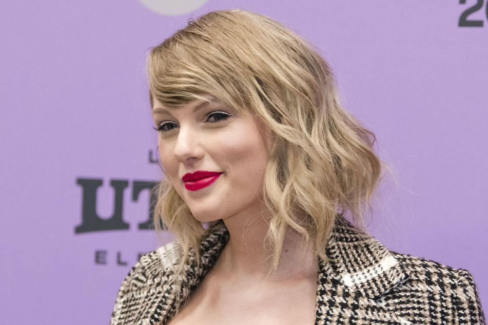 Taylor Swift (31) is being sued by a theme park.