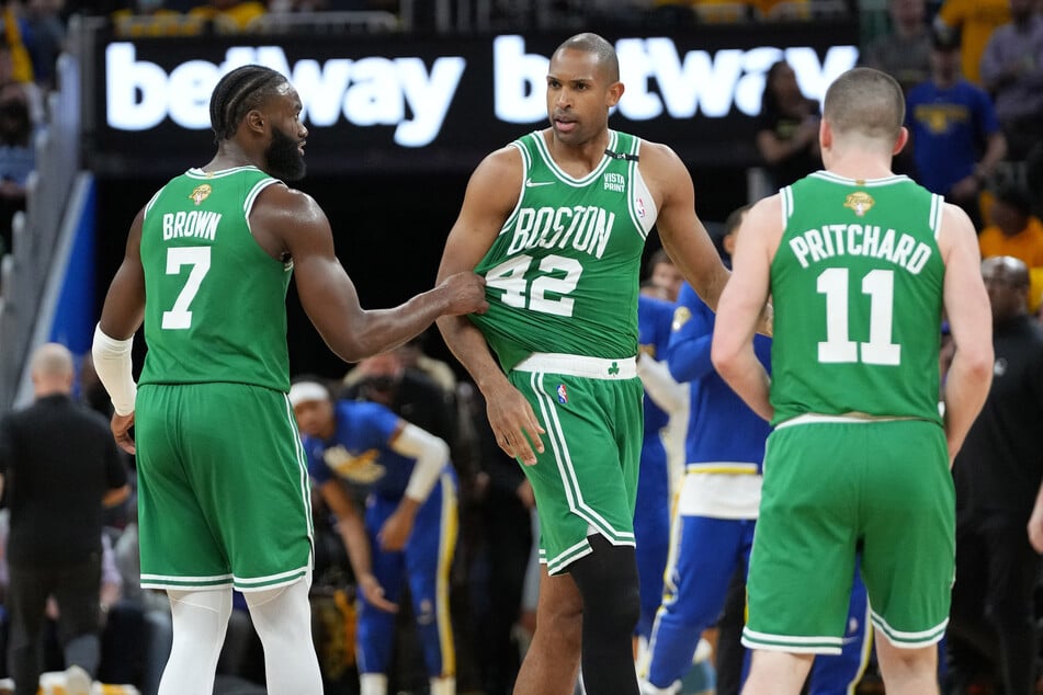 Al Horford (c.) hit a career-high from long range, going six-of-eight on his way to 26 points.