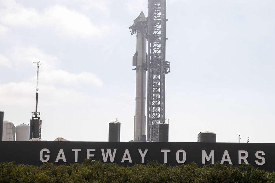 SpaceX mega rocket lost in final phase of test flight after prior explosions