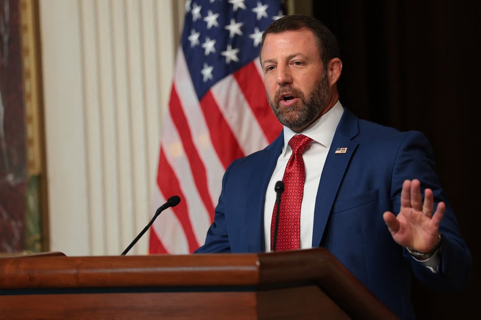 A plane carrying Secretary of Homeland Security Markwayne Mullin had to make an emergency landing in Washington on Wednesday.