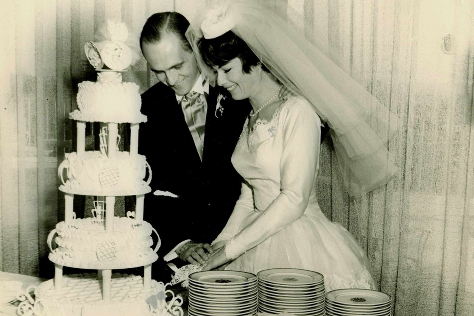 Bob Newhart (r.) and his wife Virginia Quinn (l.) were set up on a blind date by Buddy Backett and were married on January 12, 1963.