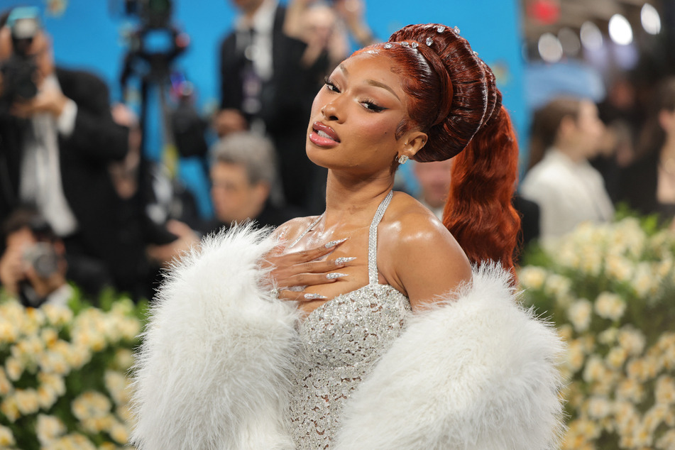 Megan Thee Stallion clarified the gossip that she wouldn't be invited to next year's Met Gala after she broke Anna Wintour's no-phone rule.