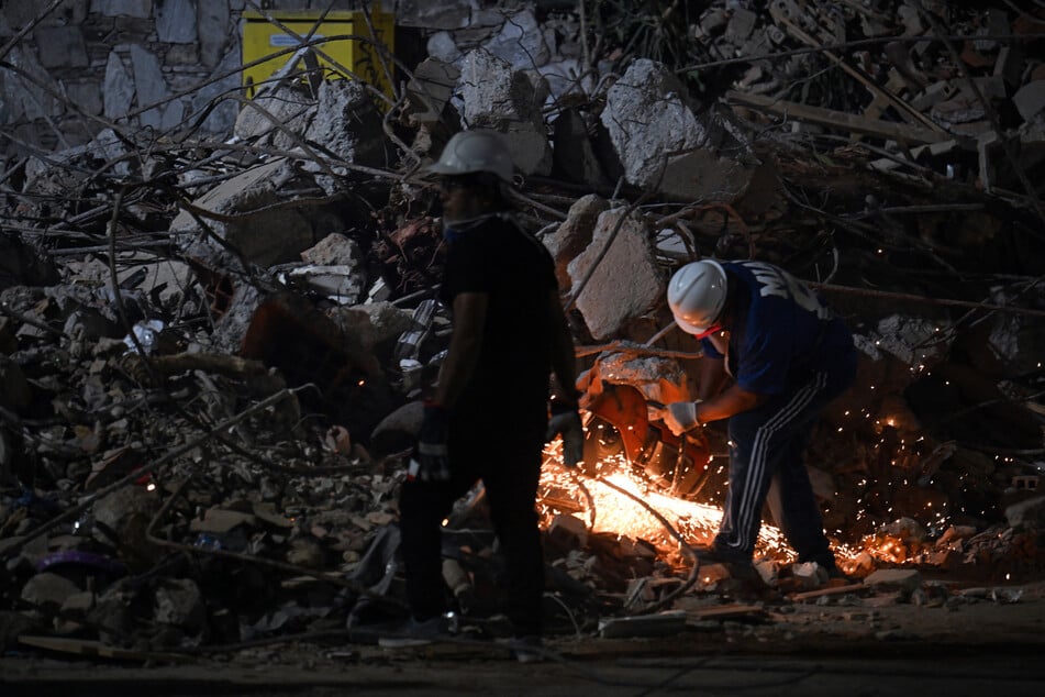 The twin earthquakes have killed at least 589 people in Venezuela, with the toll continuing to rise.