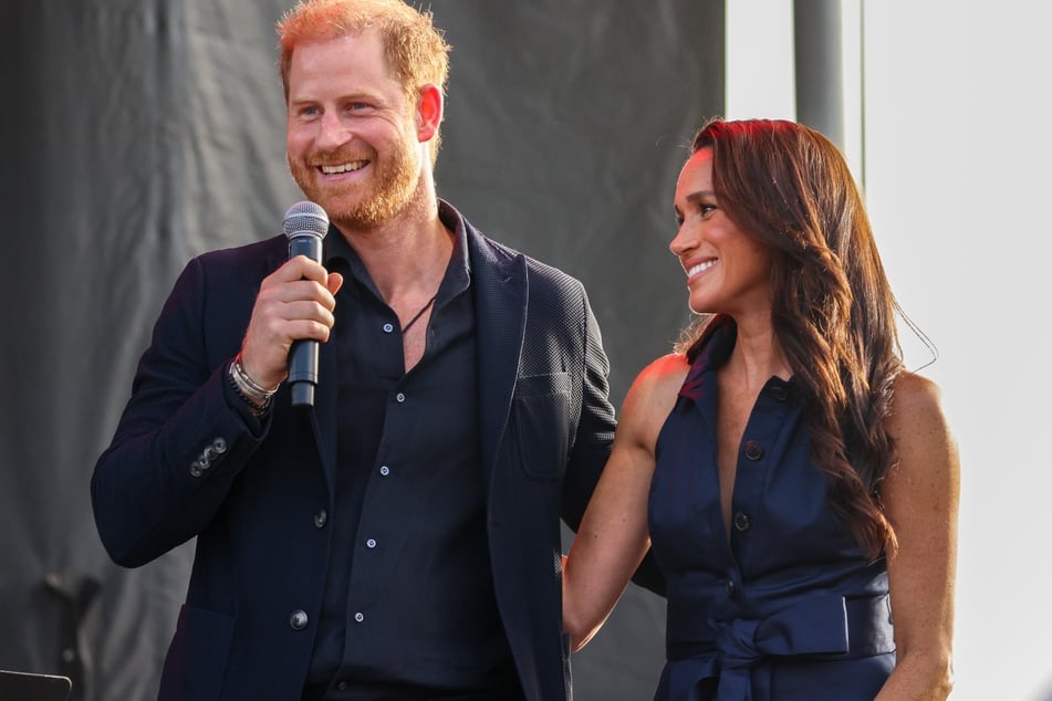 Duchess Meghan (r.) and Prince Harry gave up their royal duties around six years ago and moved to California with their children.