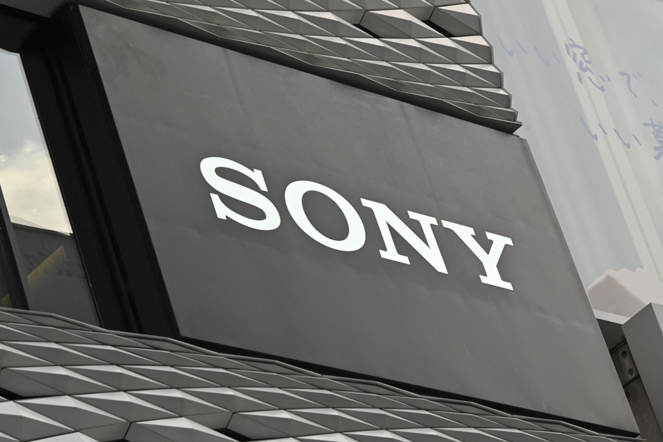 Microsoft chairman claimed they will quell Sony's fears and release new games at the same time on PlayStation and XBox consoles.