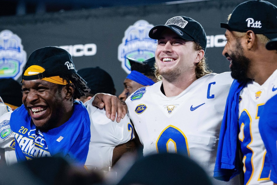 NCAA Football: Panthers pummel Wake Forest to take ACC crown