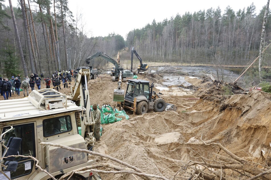 After a massive search and rescue operation, the bodies of three US soldiers were discovered in a body of water in Lithuania.