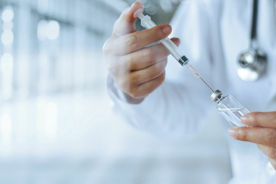 First coronavirus vaccines to be given in the US on Monday
