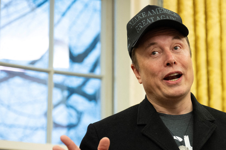 Musk brings his SpaceX team to FAA command center after firing spree