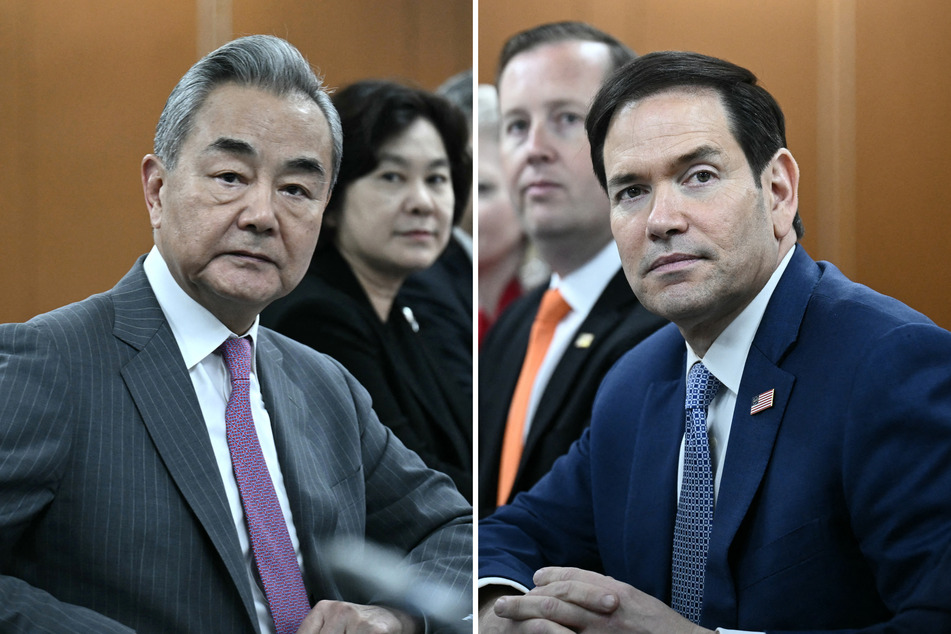 Secretary of State Marco Rubio (r) met with Chinese Foreign Minister Wang Yi (l) in Manila on Wednesday.