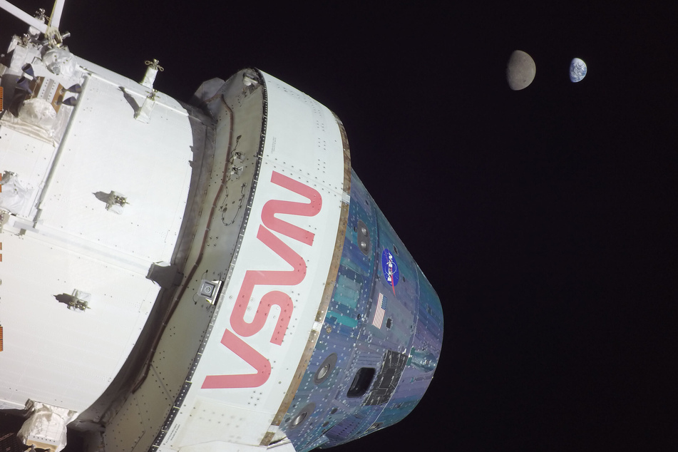 NASA's Orion spacecraft heads home with splashdown date set