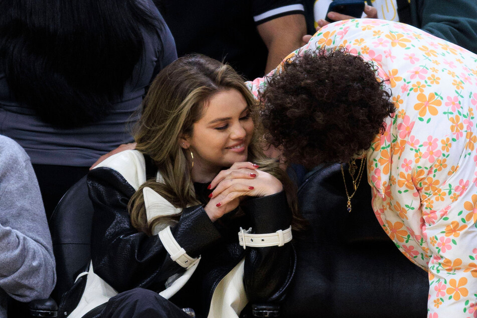 Selena Gomez and Benny Blanco were all smiles during their NBA date night.