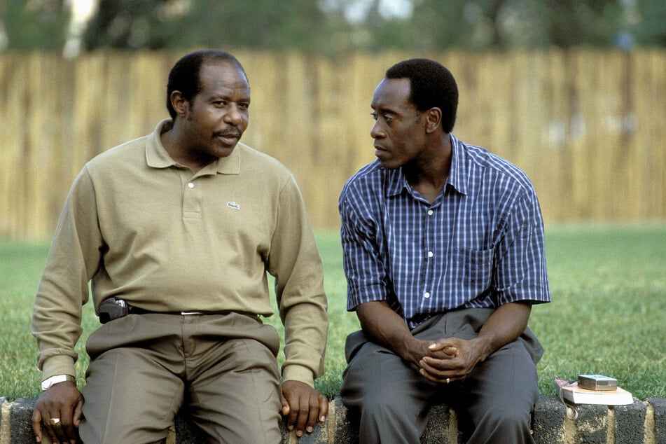 Paul Rusesabagina (l.) spoke with Don Cheadle, the actor who played him in the Hollywood movie Hotel Rwanda (archive image).