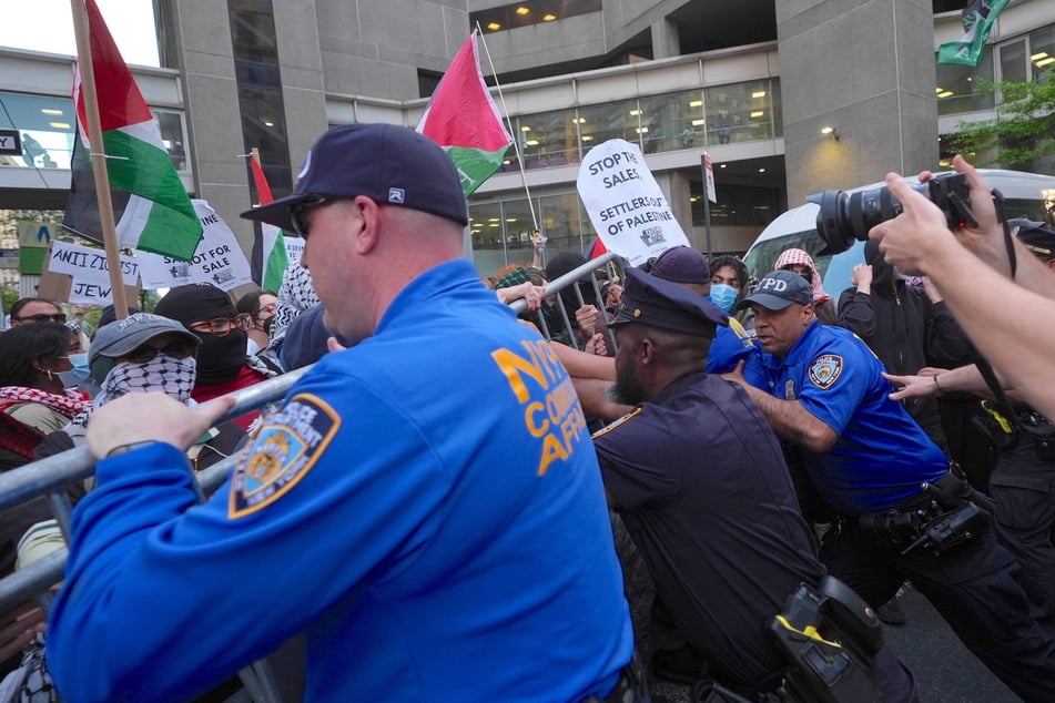 Mamdani backs NYPD response to protest against Palestinian land sale event at Manhattan synagogue