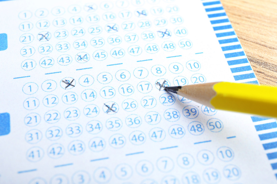 Woman wins $26 million in the lottery, then makes a fatal mistake!