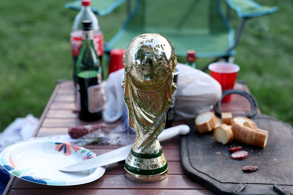 Argentine fans sampled local cuisine like Joe's Kansas City BAR-B-QUE amid the World Cup celebrations.