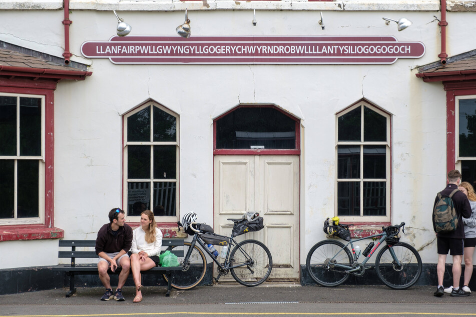 Llanfair­pwllgwyngyll­gogery­chwyrn­drobwll­llan­tysilio­gogo­goch is famous for its long name.